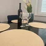 Tina Lägenhet *