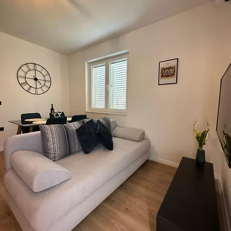 Tina Apartment *